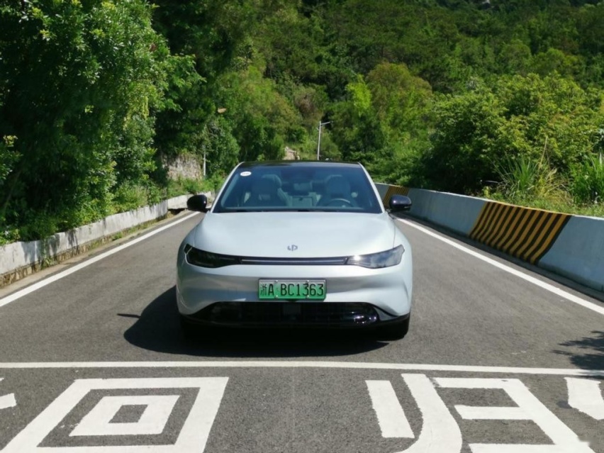 试驾零跑 C01 525 舒享版：领略空间优势和舒适驾控之美