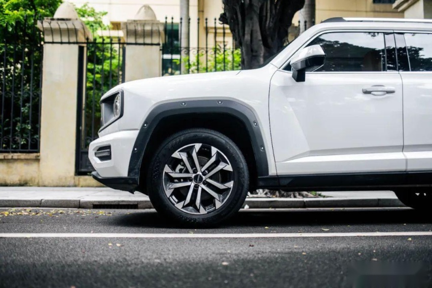 15万预算还想买后桥带锁的SUV？我提了这台同级唯一之选