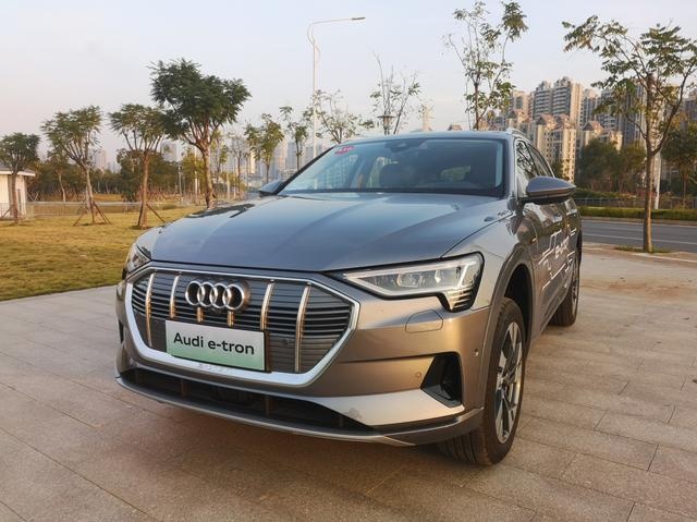 别被续航遮蔽双眼 奥迪 e-tron其实是一款真正的高性能纯电SUV