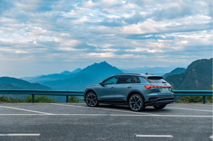 德味十足的纯电SUV，奥迪Q4 e-tron山路表现让人上瘾