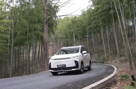 一年省1万油费！10万级混动MPV正面PK传祺M6 PRO