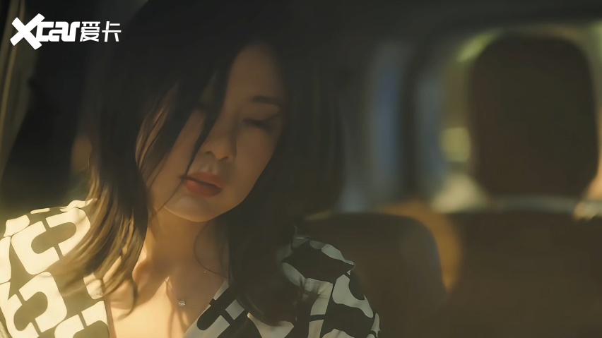 《亦舞之城》女主喝醉,把豪华SUV认成网约车