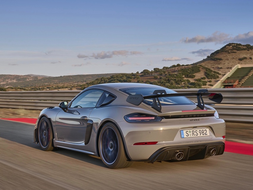 TikTok网红丹尼尔喜提保时捷Cayman GT4，“抖音”造富的外