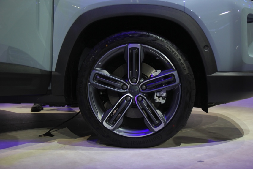 吉利再出新款SUV，颠覆之前设计，限量版15分钟订完