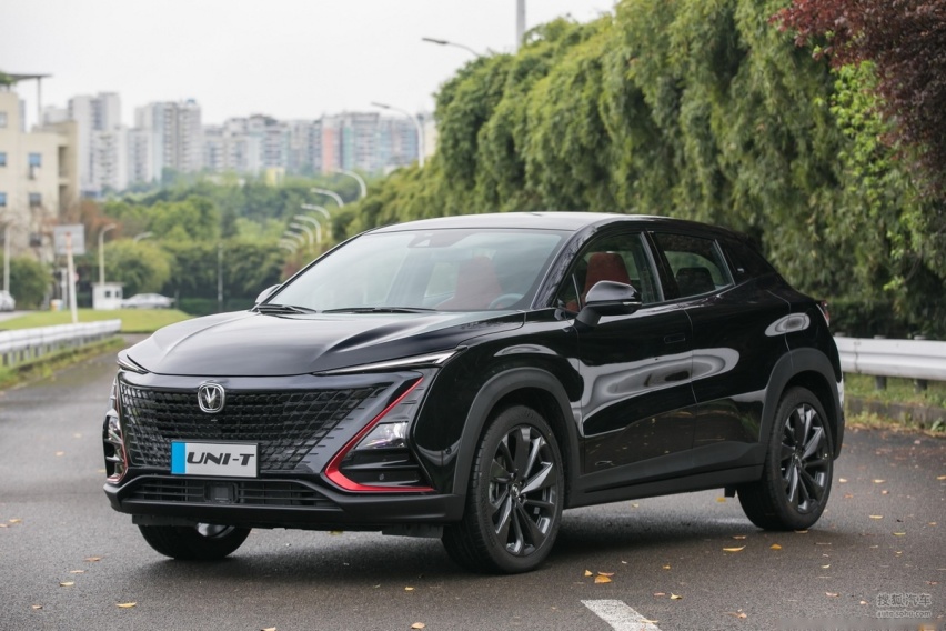 入门车型涨价两千元，新上市的长安UNI-T卓越型多了啥？
