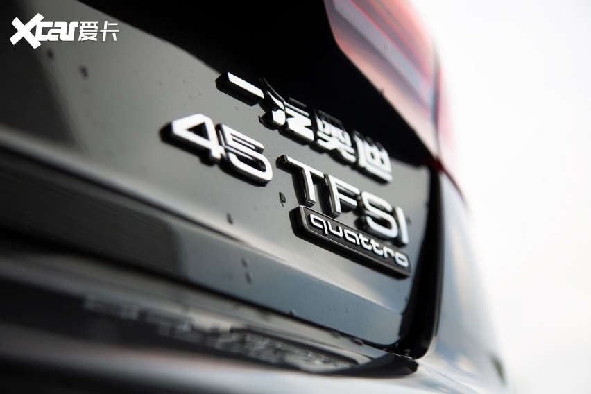 45 TFSI quattro 是新款 A4L 的顶配型号