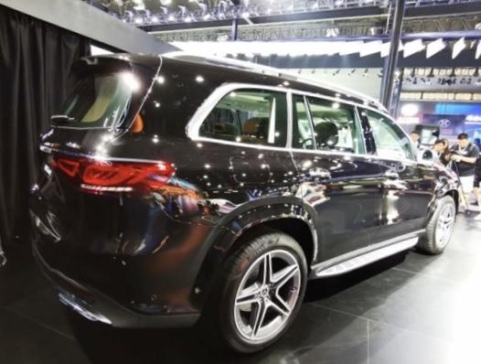 全新奔驰GLS450国内首发！更大尺寸与独特尾灯你会喜欢吗？