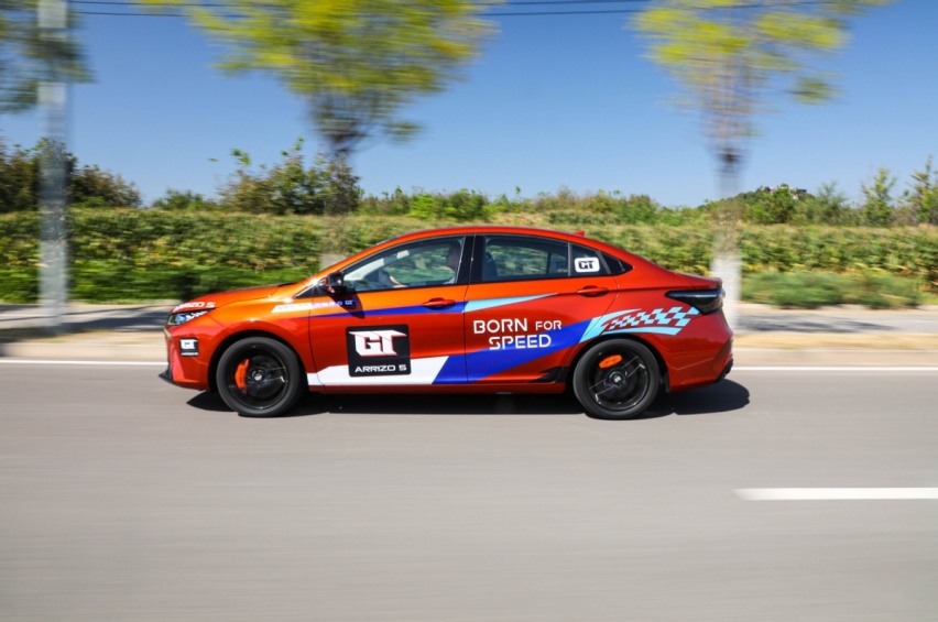试驾奇瑞艾瑞泽5 GT 从内到外向运动靠齐
