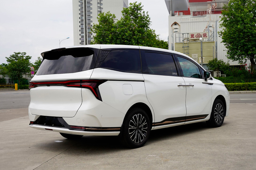 价格打下来了？七座MPV东风风行星海V9，19.99万起值得出手吗？