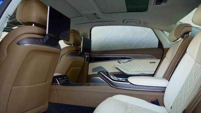 全新奥迪A8L Horch 创始人版能否撼动迈巴赫的地位？