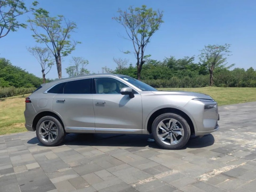 魏牌新摩卡DHT-PHEV，比理想L7还有料