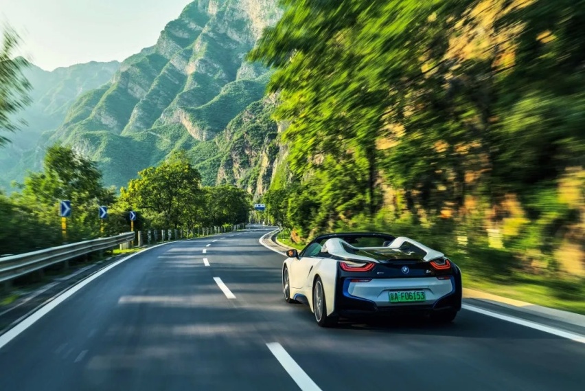 SCC洪恩体验宝马i8 Roadster：这款跑车将成为经典