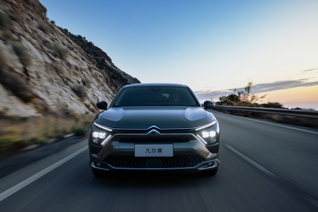 良心车，打脸“降价潮”，东风雪铁龙凡尔赛C5 X、天逸BEYOND实拍