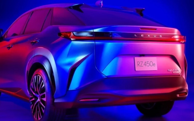 LEXUS RZ450e预告图 F1同款方向盘 500km续航