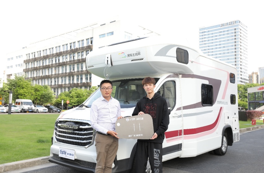 罗永浩终于拿到了他的代步房车，定制版交付后又会发生什么？