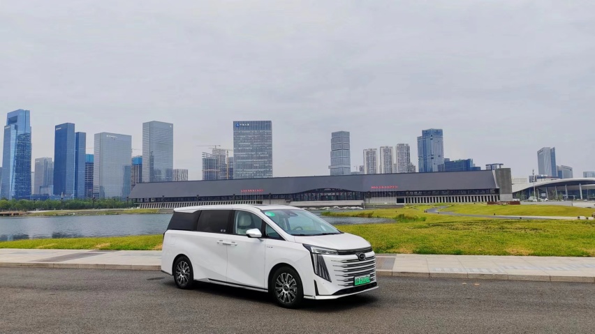 综合续航超1000km，配2.0T插混动力，广汽传祺E9带来的就是享受