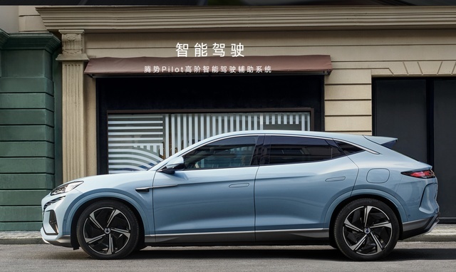 腾势N7 30万起步，技术全部自研，怎么定义它的豪华智能