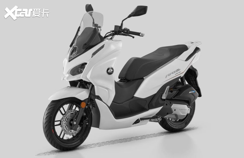 机甲风踏板,钱江鸿150详解,水冷4气门动力电控齐全-爱卡汽车爱咖号