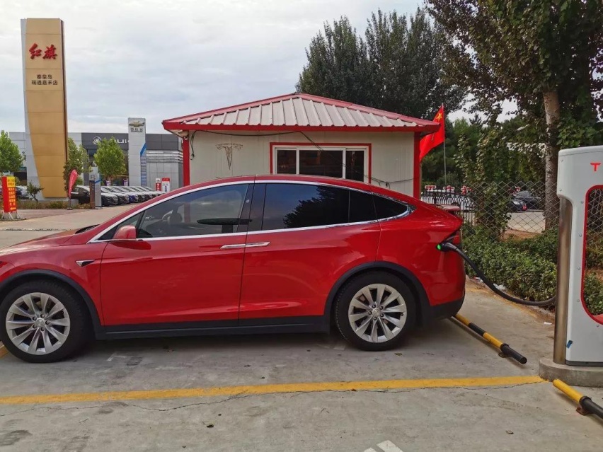 豪华电动SUV高速续航对决！唐EV600大战MODEL X