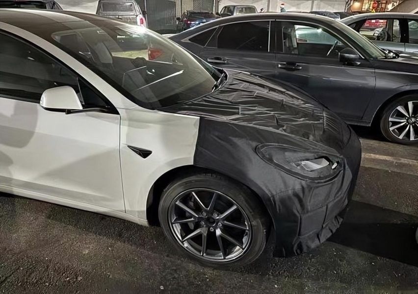 新款Model 3曝光：前脸变了另增一探头，大概率会打价格战！