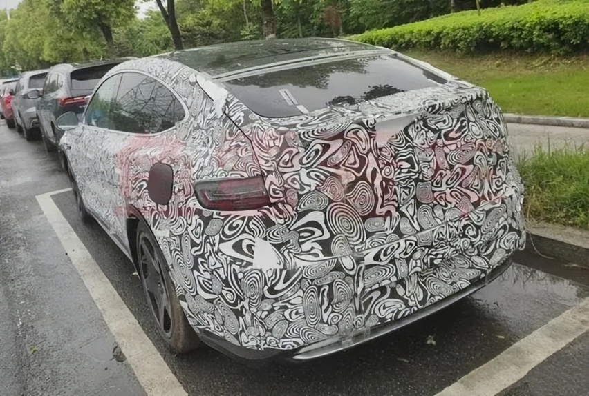 智界M6实车曝光！比特斯拉Model Y大，或售25万以上
