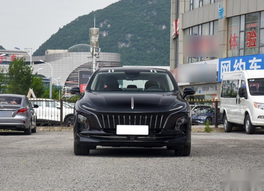 20万红旗挑战特斯拉！E-QM5 PLUS，新一代国产电动霸主即将崛起