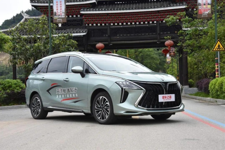 深蓝SL03、比亚迪海豹、全新红旗H5 | 一周新车