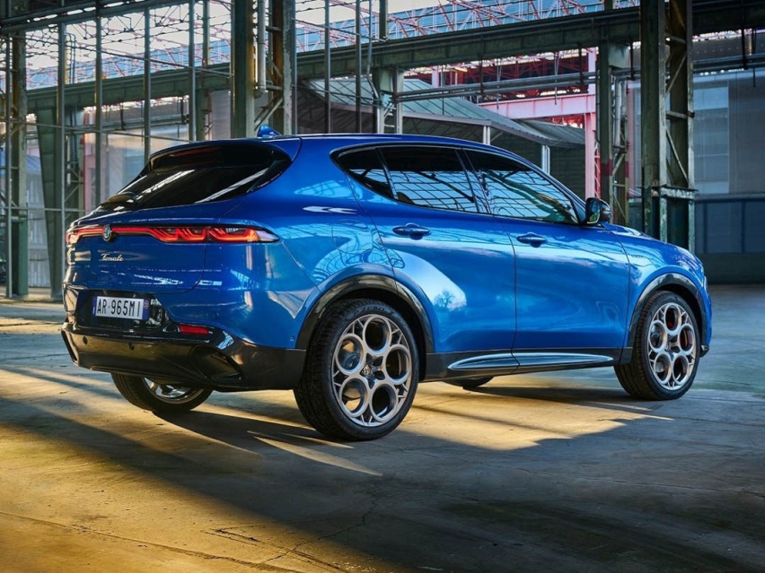 阿尔法·罗密欧首款插混SUV！今年国内发布，键盘侠：就一换壳Jeep