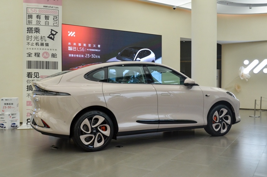 群雄逐鹿的时代 相较竞品 智己LS6能赢在哪里？