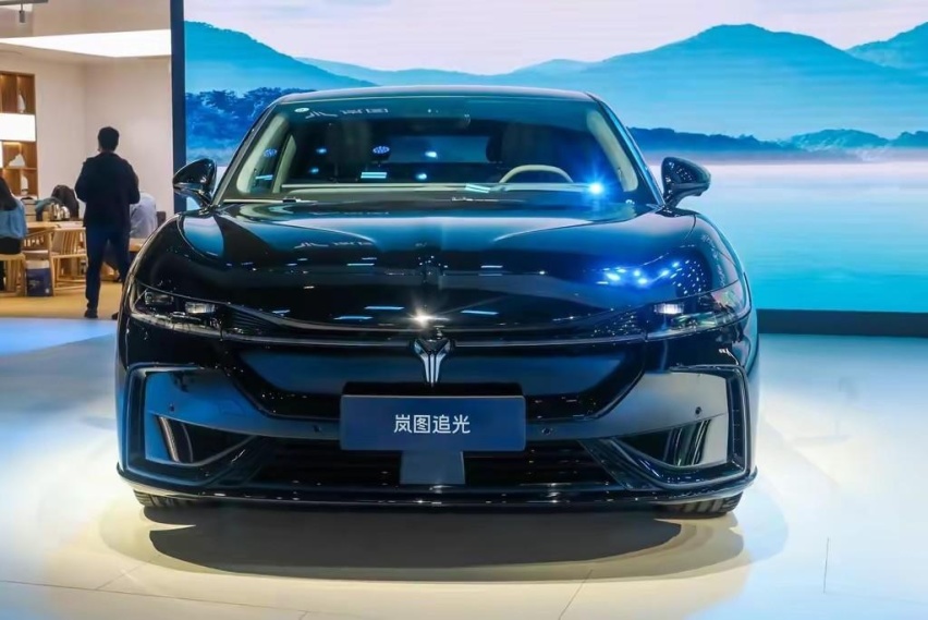 上海车展“秘”探|32万起的岚图追光，才符合国人审美！