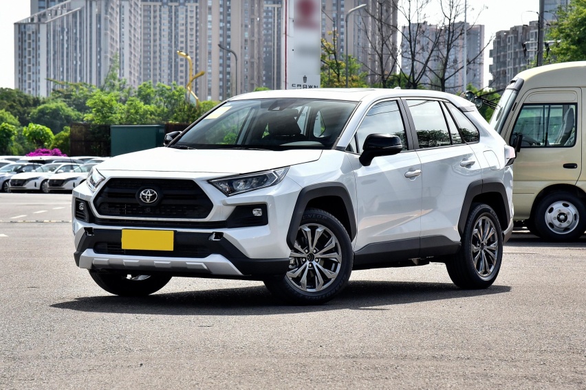 一汽丰田RAV4荣放，经济实用颜值高，能不能买？