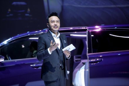 这场不太“正经”的车展 看人还是看车？