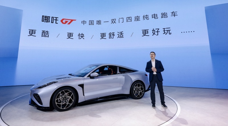 年轻人第一台GT跑车！双门四座纯电，哪吒GT售17.88万元起