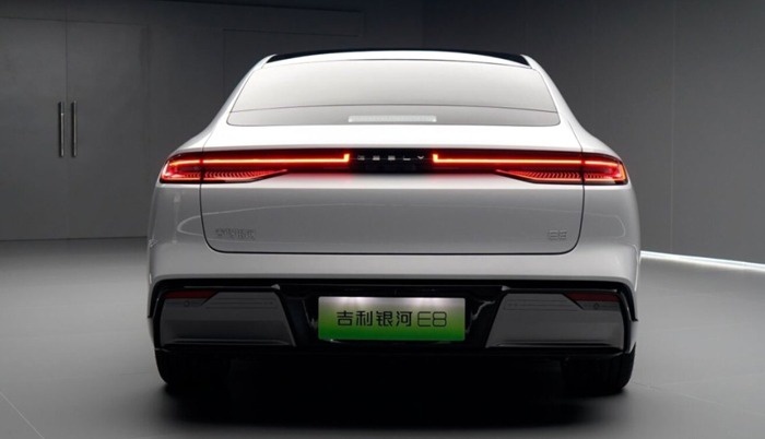 启航2024之吉利汽车：快马加鞭，进攻的号角从银河E8开始
