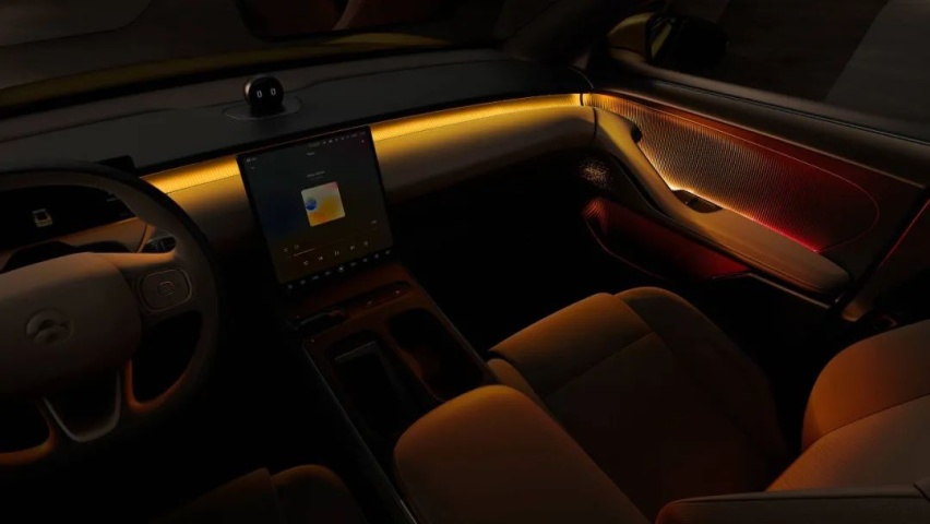 ET5让蔚来APP瘫痪，这车有多好，买它还是更便宜的Model 3？