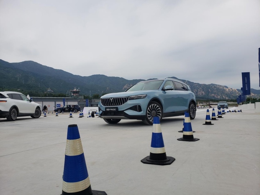 30万级新能源SUV新标杆 场地试驾岚图FREE