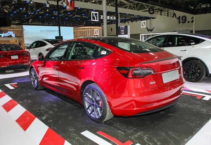 纯电B级车的PK赛，蔚来ET5旅行版对比特斯拉Model 3，谁更香？