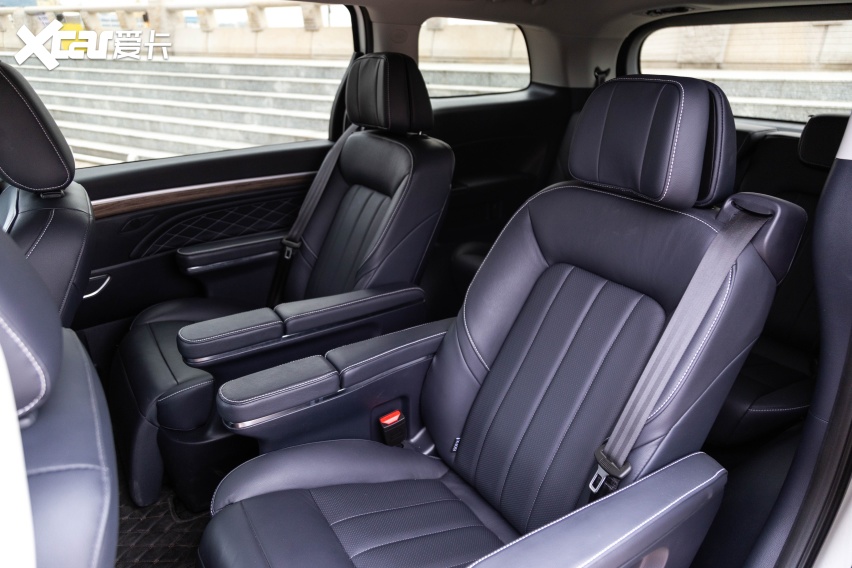 男人为了家庭的成熟选择试驾广汽传祺gm8