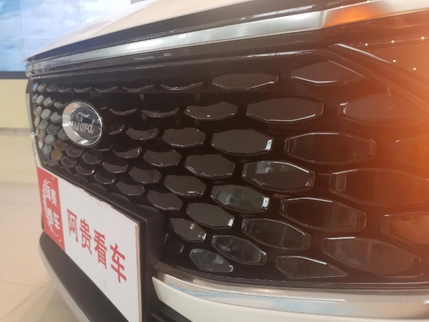 实拍长安福特EVOS，1.1米大联屏超震撼，燃油车中的“新势力”？