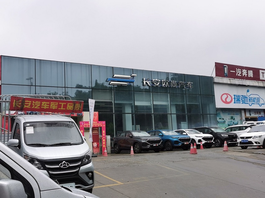 火了！这酷炫SUV仅6.99万起 一上市破万销量！