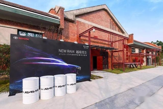 何为高品质？有品牌选择涨点定级，丰田却用B级平台造了新RAV