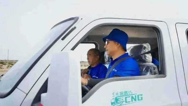 东风途逸T5 CNG塔克拉玛干沙漠极限挑战之旅圆满成功