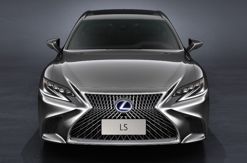 豪华车型之间的对决：捷豹XJL VS 雷克萨斯LS350，用