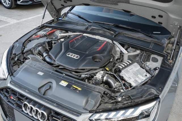 外表低调内心暴躁，拥有V6+纯正quattro的“A4L”，到底有多强