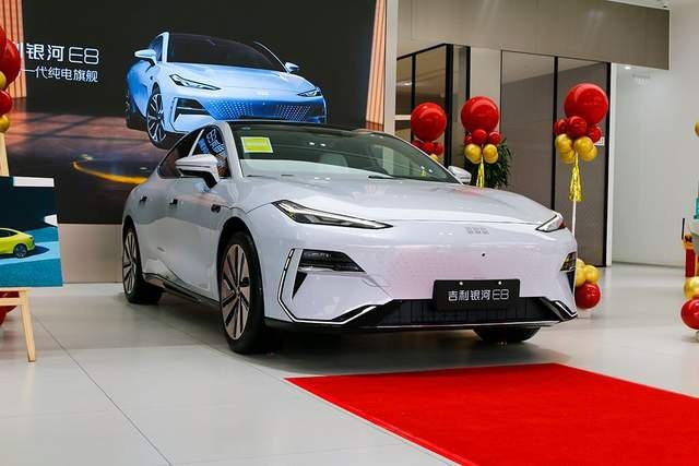 旗舰级纯电中大型轿车 到店实拍吉利银河E8