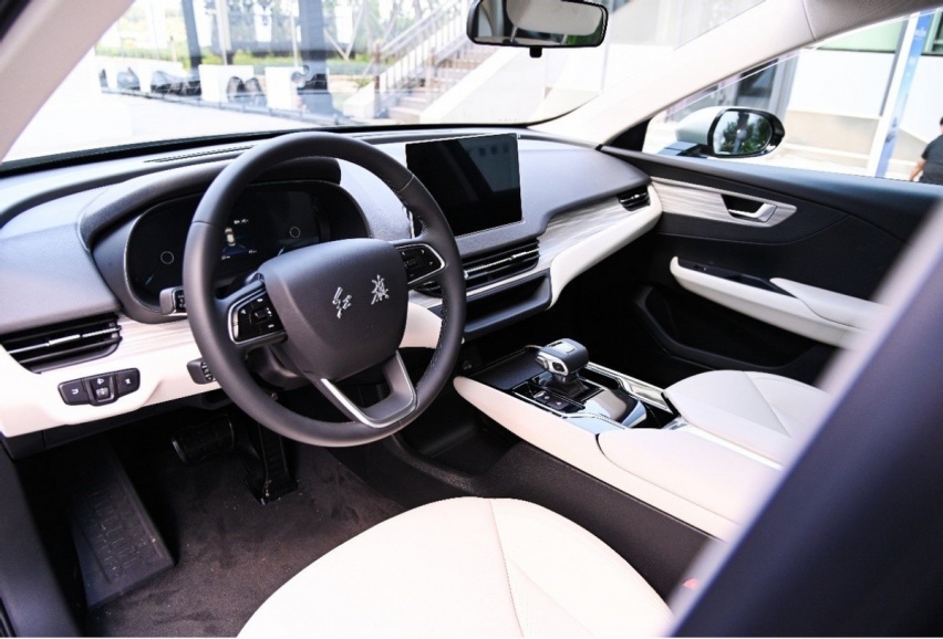 一汽红旗E-QM5 560KM PLUS正式上市，售价19.98万元