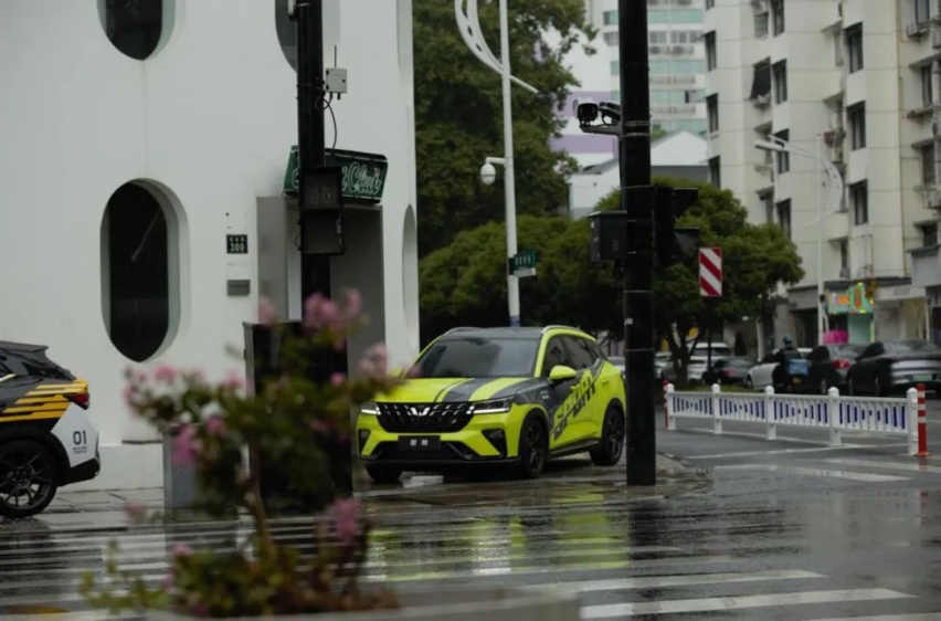 五菱为人民再推小型SUV“星驰”，三个点赞一个期盼