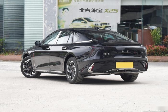 详细解读红旗H6，全系2.0T+8AT，轿跑风格中型轿车，值得购买吗？