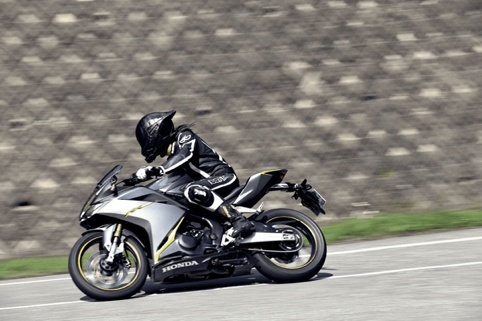 名副其实的赛车，本田CBR250RR车主骑行体验