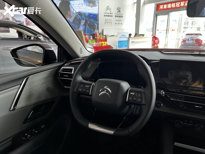 法系车的浪漫真不懂 探店实拍凡尔赛C5 X 空间是槽点